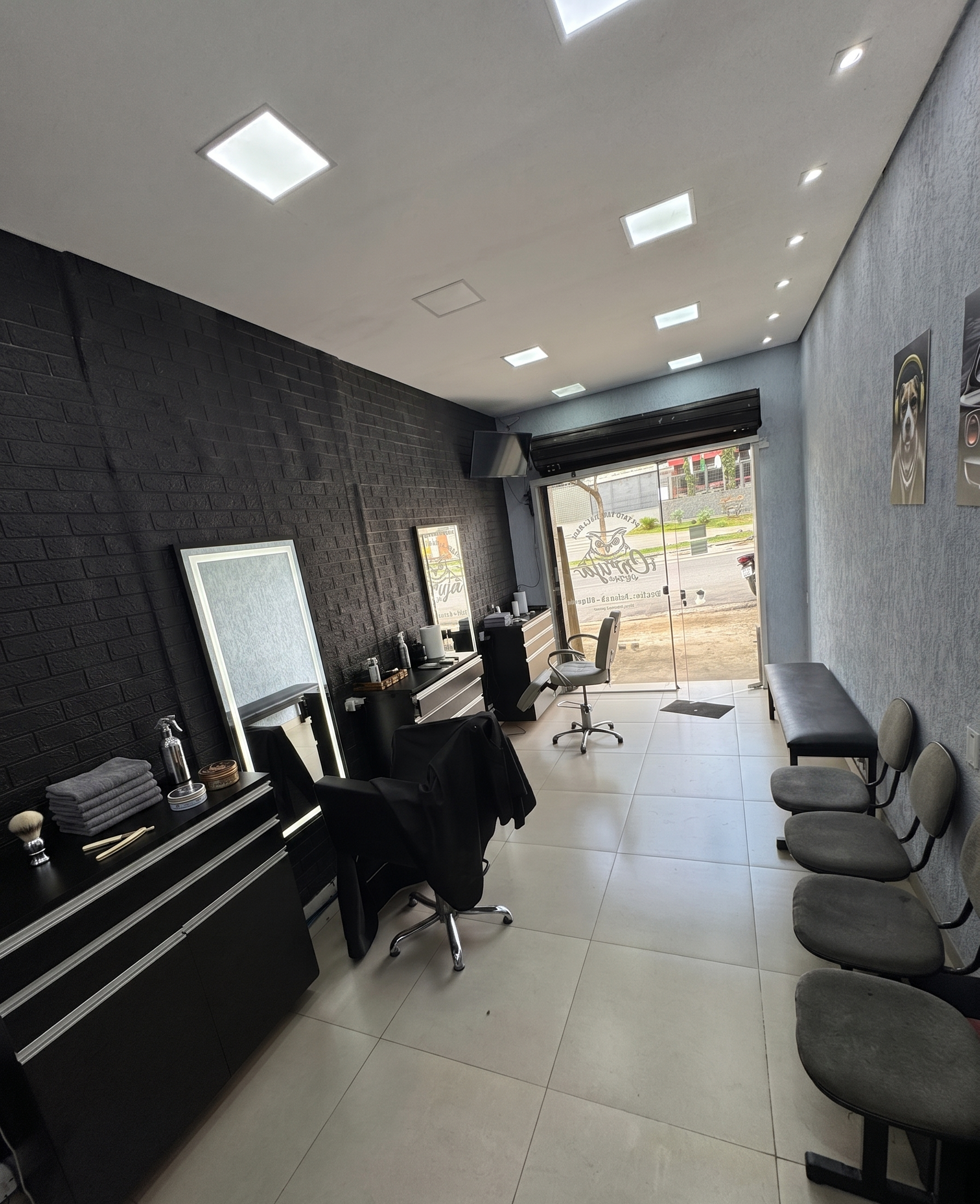 Barbearia Coruja do Corte no Floramar ambiente moderno e organizado