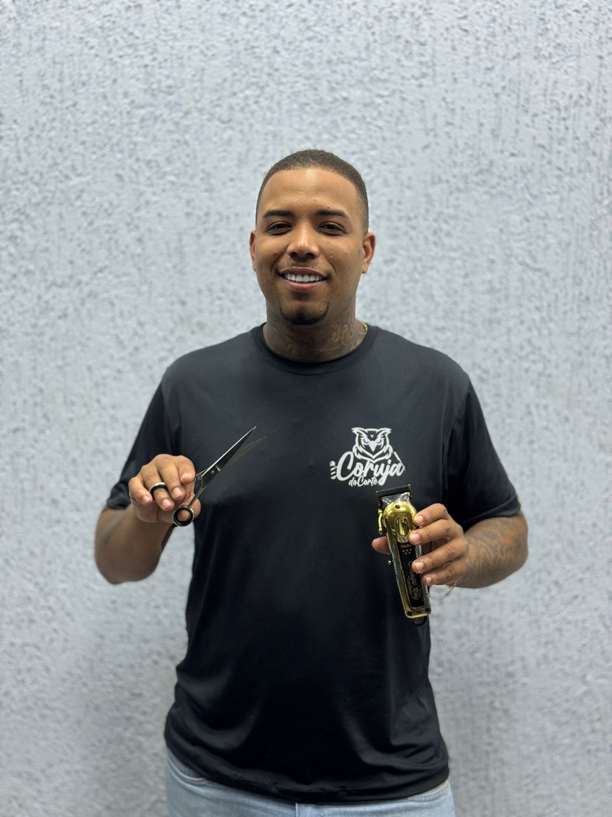 Felipe Gordão do Corte barbeiro profissional da Barbearia Coruja do Corte